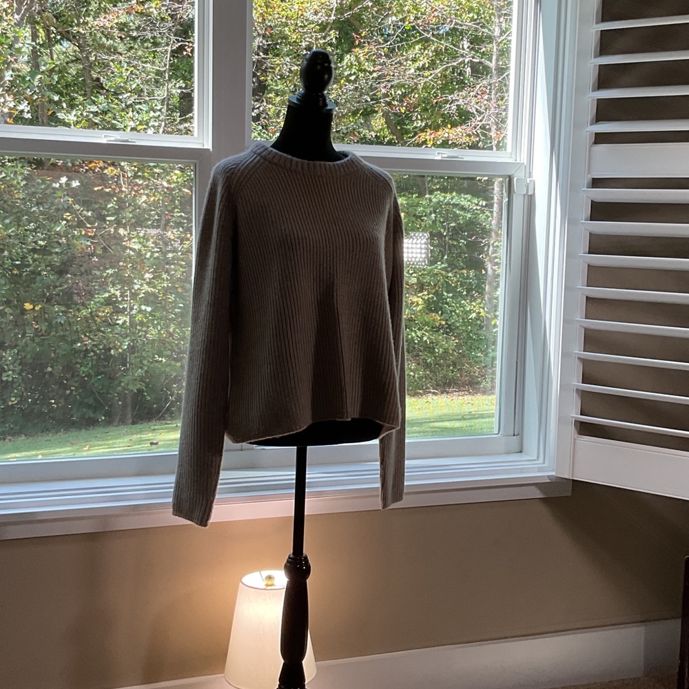 Elegant Women's Gray Sweater